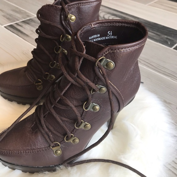 Bamboo Harper Lace-up Platform Ankle Boots - Picture 7 of 8